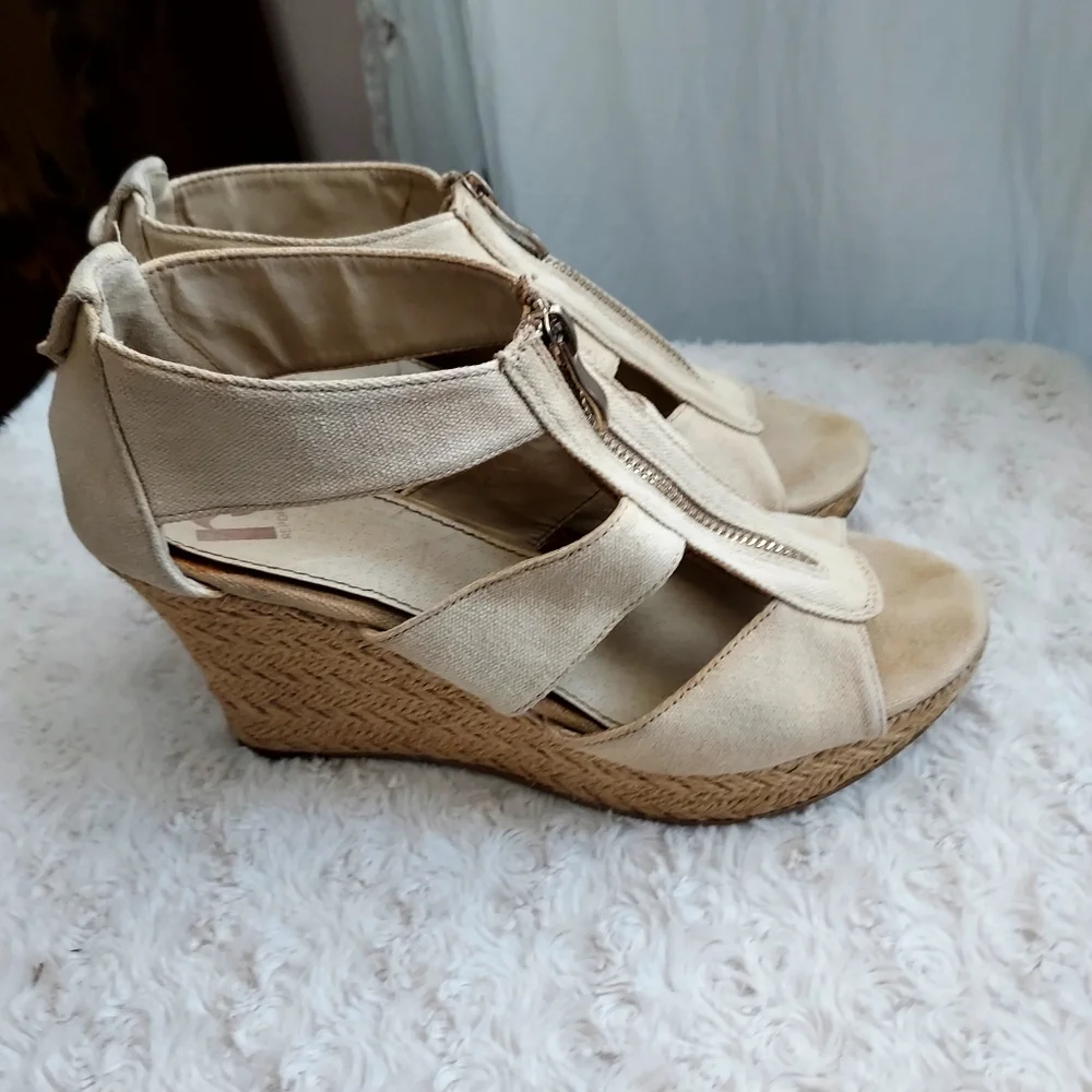 Report Zippy Neutral beige canvas espadrille wedge heel sandals size 9 Summer